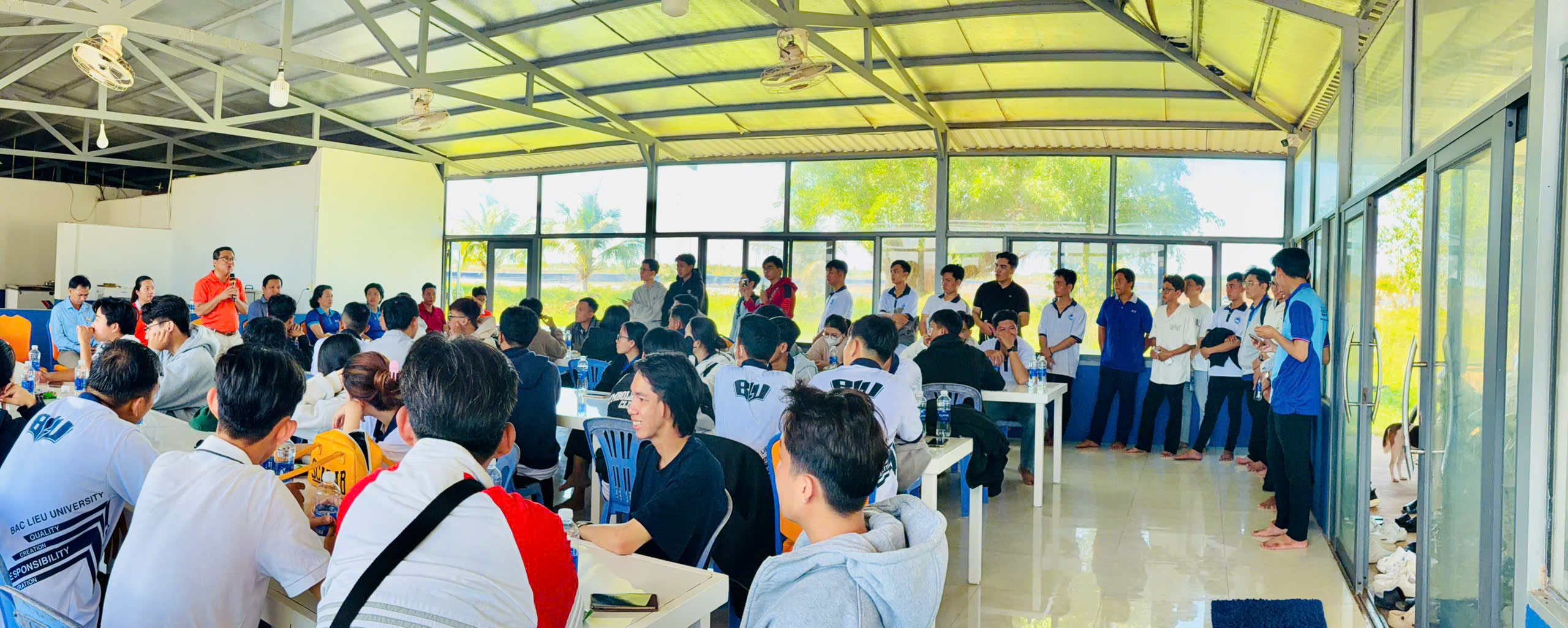 SINH VIÊN CHUYÊN NGÀNH NUÔI TRỒNG THỦY SẢN, NUÔI TÔM CÔNG NGHỆ CAO, KHOA NÔNG NGHIỆP VÀ THỦY SẢN, TRƯỜNG ĐẠI HỌC BẠC LIÊU THAM QUAN HỌC TẬP TRẢI NGHIỆM MÔ HÌNH NUÔI TÔM CÔNG NGHỆ CAO TẠI CÔNG TY CỔ PHẦN NUÔI TÔM CÔNG NGHỆ CAO BẠC LIÊU VÀ MÔ HÌNH NUÔI CÁ BIỂN LỒNG BÈ HIỆN ĐẠI TẠI QUẦN ĐẢO NAM DU